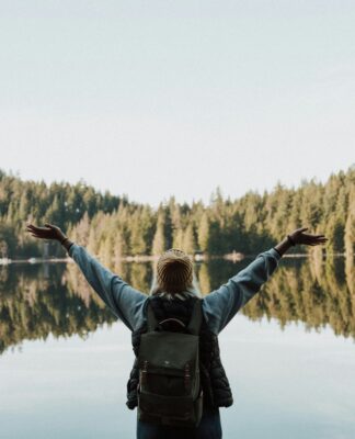 Đời không phải là một cuộc đua để thắng hay thua, mà là một hành trình để khám phá chính mình.(Nguồn: Internet)