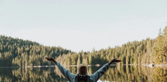 Đời không phải là một cuộc đua để thắng hay thua, mà là một hành trình để khám phá chính mình.(Nguồn: Internet)