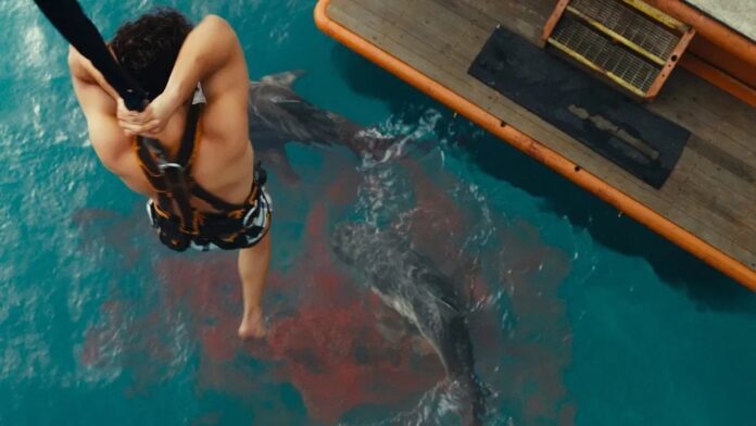 Phần lớn thời lượng phim là màn rượt đuổi, đấu trí và đấu lực giữa Tucker và Zephyr(Ảnh: Internet)