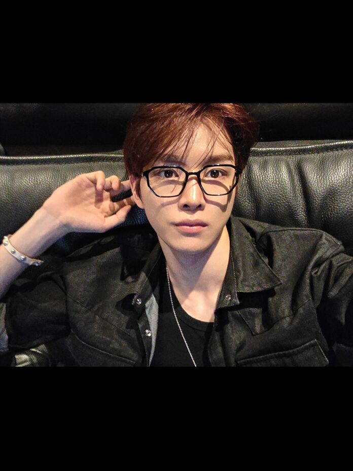 Sungchan sinh năm 2001, là thành viên nhóm RIIZE (trước đó thuộc NCT), nổi bật với chiều cao vượt trội và nét đẹp thư sinh chuẩn “diễn viên” (Ảnh: Internet)