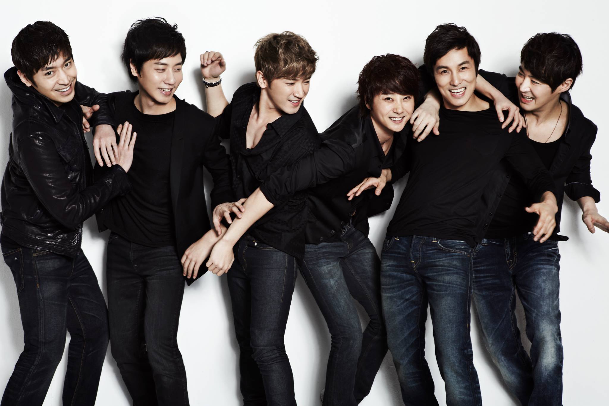Shinhwa là nhóm nhạc huyền thoại của Hàn Quốc, nổi bật với khả năng duy trì sự nghiệp dài lâu và luôn được yêu mến bởi người hâm mộ trong suốt hơn hai thập kỷ (Ảnh: Internet)