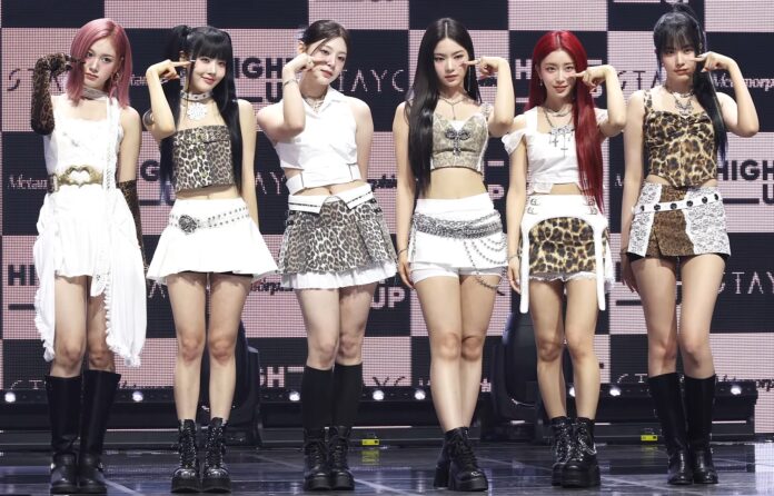 Kết hợp các nghệ sĩ kỳ cựu với nhóm idol trẻ tạo nên sự tương phản hấp dẫn giữa tính di sản và xu hướng hiện đại (Ảnh: Internet)