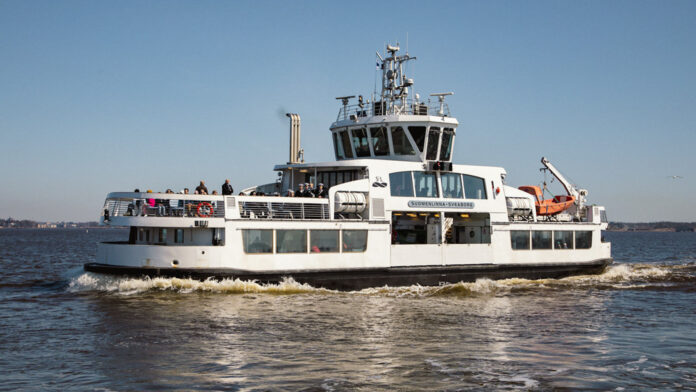 Phà di chuyển đến pháo đài (Ảnh: Internet)