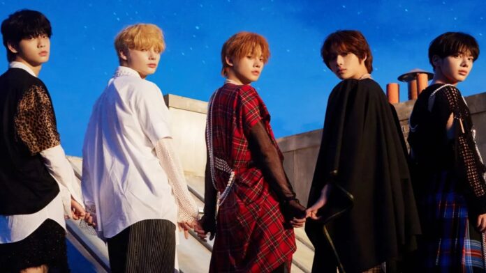 TXT là nhóm nhạc đàn em trực tiếp của BTS, được BIGHIT MUSIC (thuộc HYBE Labels) thành lập với định hướng âm nhạc hiện đại, phản ánh tâm tư của thế hệ Gen Z (Ảnh: Internet)