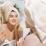 Tẩy tế bào chết đúng cách cho da mặt: Hướng dẫn chi tiết theo từng loại da Tẩy tế bào chết