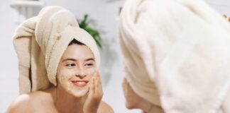 Tẩy tế bào chết đúng cách cho da mặt: Hướng dẫn chi tiết theo từng loại da Tẩy tế bào chết