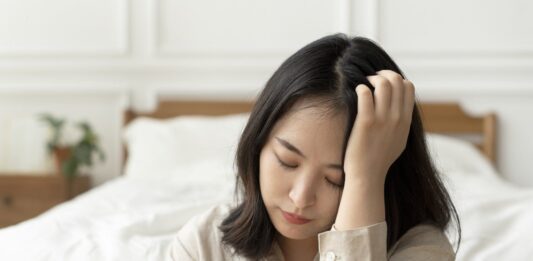 5 lý do khiến bạn cảm thấy chóng mặt khi thức dậy