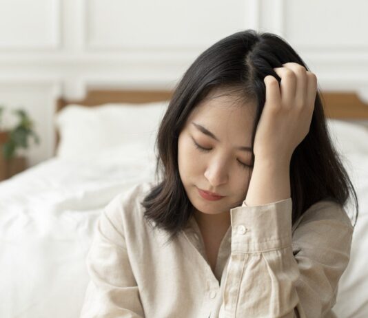 5 lý do khiến bạn cảm thấy chóng mặt khi thức dậy