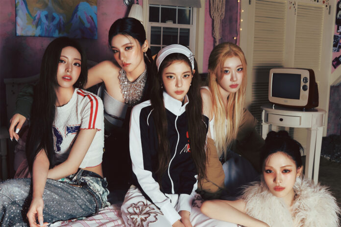 Yeji, Lia, Ryujin, Chaeryeong và Yuna đã quyết định tái ký hợp đồng trước thời hạn kết thúc vào đầu năm sau