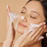 Double cleansing (làm sạch kép): Hướng dẫn toàn diện cho da sạch sâu và rạng rỡ