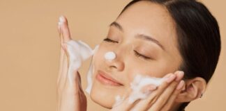 Double cleansing (làm sạch kép): Hướng dẫn toàn diện cho da sạch sâu và rạng rỡ