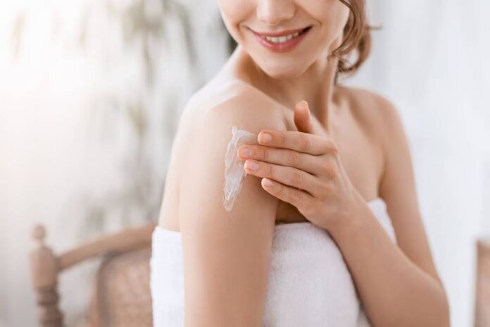 Quên dưỡng ẩm sau khi tắm