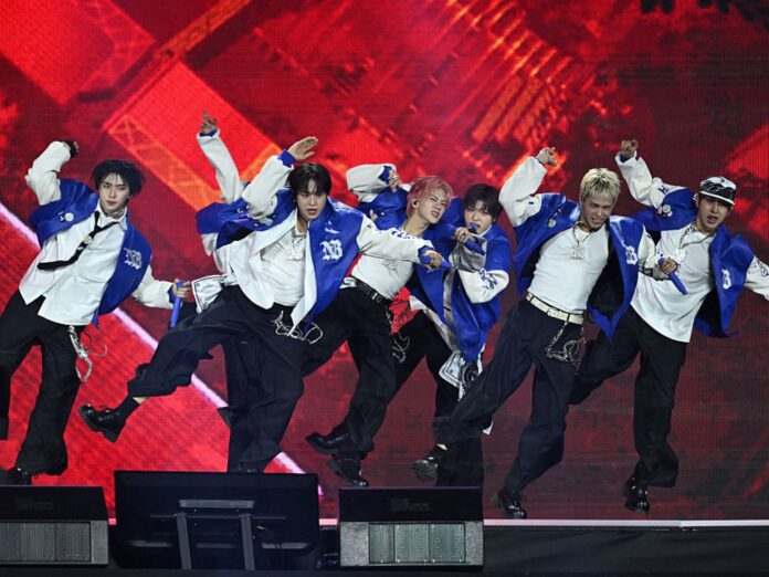 Một trong những điểm nổi bật khiến NEWBEAT trở thành nhóm nhạc được kỳ vọng là sự tham gia trực tiếp của các thành viên vào quá trình sáng tác và sản xuất âm nhạc. Trong các album trước, các thành viên như J.One và Minjae đã để lại dấu ấn cá nhân rõ nét khi đồng sản xuất nhiều track chủ lực (Ảnh: Internet)