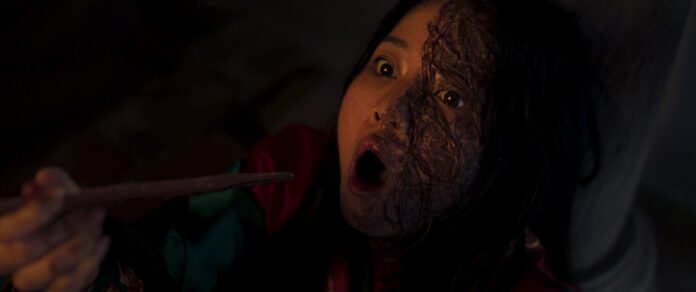 Cảnh kinh dị rùng rợn trong phim Khế Ước Bán Dâu.