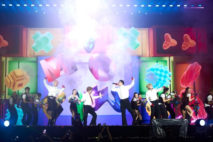 MOPIUS diễn "Bản Thiết Kê" đầu tiên tại concert Em Xinh (nguồn: internet)