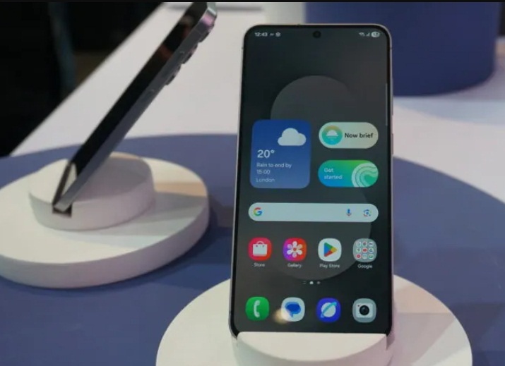Màn hình Galaxy S25 FE đã bật (Ảnh: Internet)