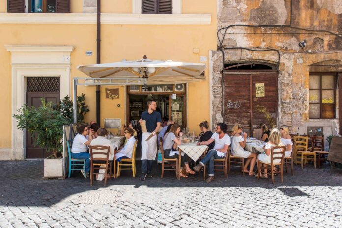 Đi ăn ngoài là một hoạt động thiết thực của người Rome (Ảnh: Internet)