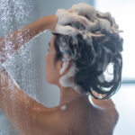 Bạn có đang tắm sai cách?Gội đầu quá thường xuyên