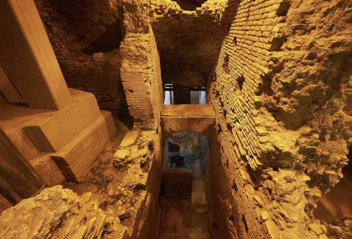 Hệ thống ngầm Vicus Caprarius bên dưới khách sạn (Ảnh: Internet)