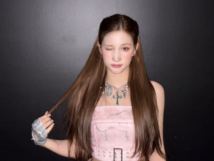 Huening Bahiyyih nổi bật với vóc dáng thanh thoát và đường nét Tây, thường được khen ngợi vì vẻ đẹp tự nhiên và lối trang điểm nhẹ nhàng mà tinh tế (Ảnh: Internet)