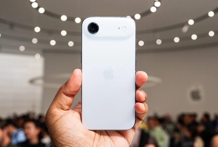 iPhone Air với camera 48MP ở mặt sau (Ảnh: Internet) iPhone Air với camera 48MP ở mặt sau (Ảnh: Internet)