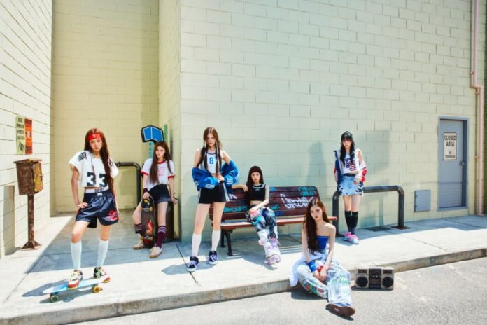 Sau khi Yoon Jiyoon rời nhóm vì lý do sức khỏe vào tháng 8, IZNá tiếp tục hoạt động với đội hình sáu thành viên. Các thành viên còn lại – Mai, Bang Jeemin, Koko, Ryu Sarang, Choi Jungeun và Jeong Saebi – đã nhanh chóng thích nghi và duy trì phong độ mạnh mẽ, tiếp tục chinh phục khán giả với sự tự tin và tài năng của mình (Ảnh: Internet)