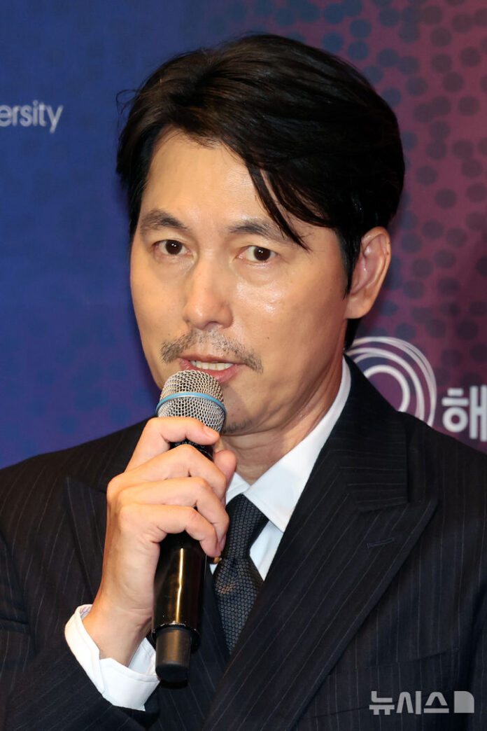 Jung Woo-sung xuất hiện tại sự kiện lớn sau hơn một năm lùm xùm đời tư (Ảnh: Internet)