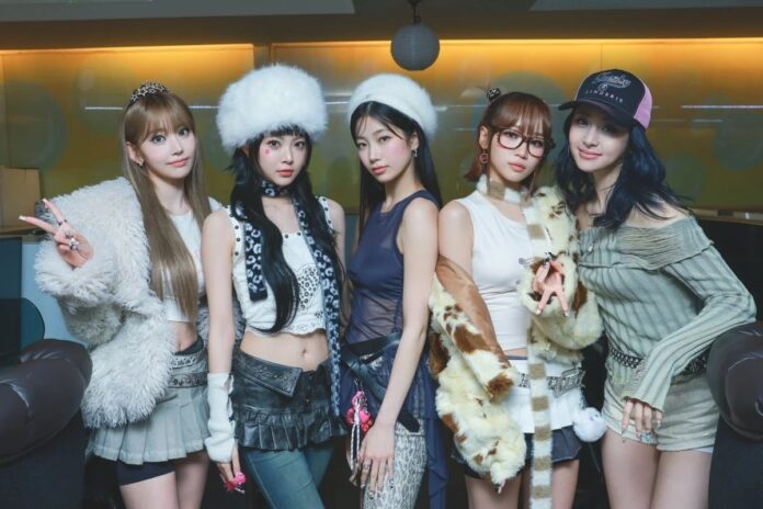 Tên gọi LE SSERAFIM là cách viết đảo chữ của cụm từ “I’m fearless”, thể hiện tinh thần dám nghĩ dám làm, vượt qua mọi giới hạn – một tinh thần đã được nhóm thể hiện xuyên suốt từ âm nhạc cho đến thông điệp sân khấu (Ảnh: Internet)