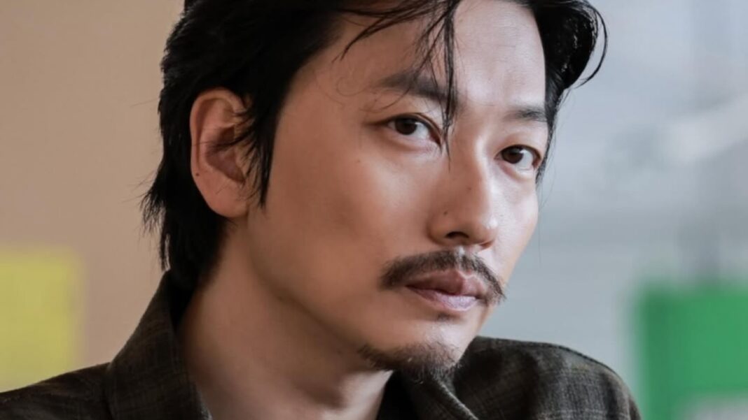 Nam diễn viên còn là một “fashion icon” trong làng giải trí Hàn Quốc. Với gout thời trang cá tính, Lee Donghwi là gương mặt quen thuộc trên các tạp chí lớn và được nhiều thương hiệu xa xỉ lựa chọn làm đại sứ (Ảnh: Internet)