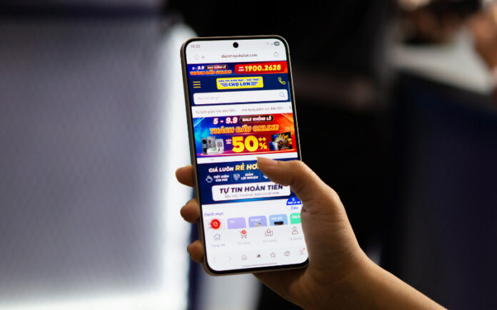 Màn hình thiếu LTPO, viền dưới hơi dày làm giảm trải nghiệm (Ảnh: Internet)