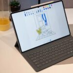 Galaxy Tab S11 Ultra với bàn phím folio và bút S Pen (Ảnh: Internet)