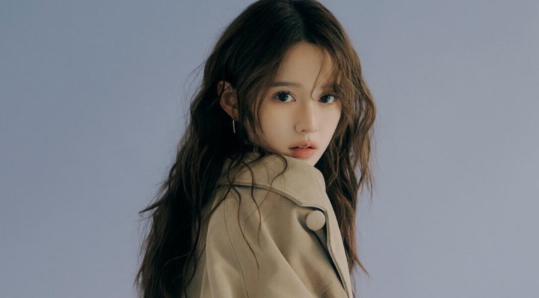 Nam Bora sinh năm 1989, từng gây chú ý từ khi còn nhỏ với hình ảnh nữ sinh ngoan hiền và nổi bật nhờ gương mặt trong sáng, thanh tú. Cô được biết đến như một trong số ít nghệ sĩ lớn lên trong gia đình có đông anh chị em nhất Kbiz (Ảnh: Internet)