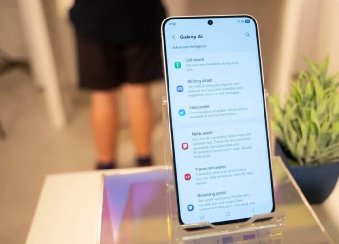 Điện thoại Galaxy S25 FE với trang Galaxy AI mở ra (Ảnh: Internet)