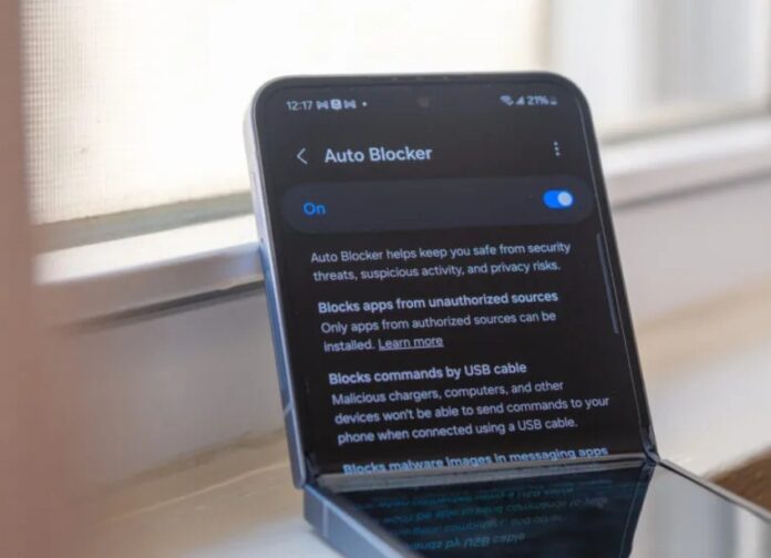 Tính năng Auto Blocker trên điện thoại Galaxy Z Flip 6 (Ảnh: Internet)