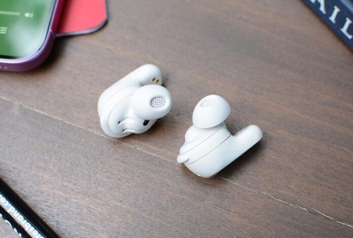 Tai nghe QuietComfort Ultra thế hệ 2 (Ảnh: Internet)