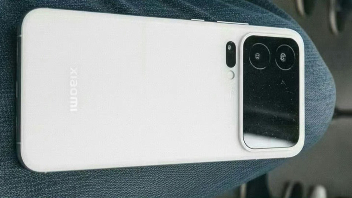 Xiaomi 16 Pro Max với màn hình phụ lớn ở mặt sau (Ảnh: Internet)