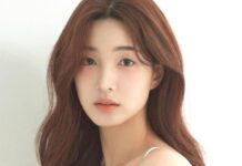 Cựu thành viên Yulhee LABOUM gây tranh cãi khi chia sẻ kế hoạch hẹn hò sau ly hôn Kể từ khi rời ngành giải trí, Yulhee dần xây dựng hình ảnh là một người phụ nữ mạnh mẽ, độc lập thông qua các nền tảng cá nhân như YouTube và Instagram (Ảnh: Internet)