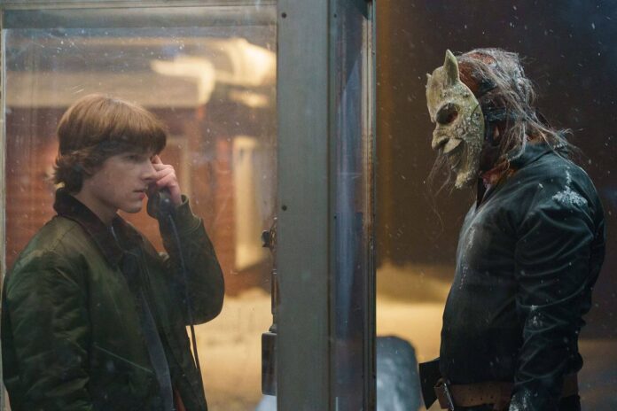 Lấy bối cảnh 3 năm sau phần phim đầu tiên, The Black Phone 2 mở ra chương mới đầy ám ảnh trong cuộc đời của Finn và em gái Gwen