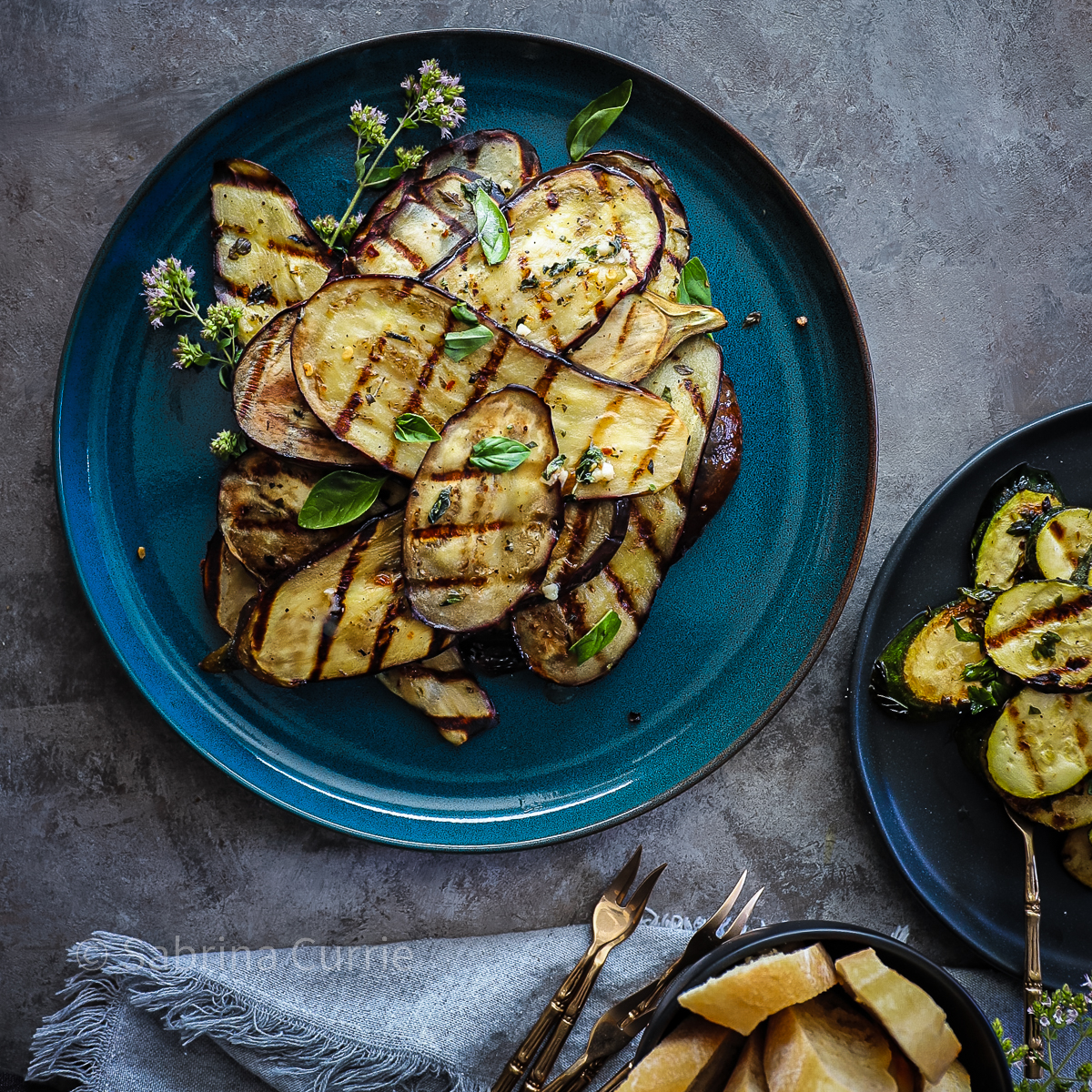 Cà tím thuộc nhóm rau không chứa tinh bột và có chỉ số đường huyết thấp, giúp ổn định lượng đường trong máu Cà tím thuộc nhóm rau không chứa tinh bột và có chỉ số đường huyết thấp, giúp ổn định lượng đường trong máu