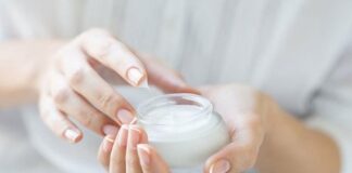 5 mẹo chăm sóc da mùa đông đơn giản giúp da luôn mềm mịn và khỏe mạnh Nếu mùa hè bạn ưu tiên các sản phẩm dưỡng ẩm mỏng nhẹ thì mùa đông lại cần những loại kem giàu dưỡng chất và có khả năng dưỡng ẩm tốt hơn