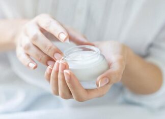 Nếu mùa hè bạn ưu tiên các sản phẩm dưỡng ẩm mỏng nhẹ thì mùa đông lại cần những loại kem giàu dưỡng chất và có khả năng dưỡng ẩm tốt hơn