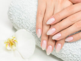 màu móng tay thanh lịch phù hợp với mọi trang phục công sở