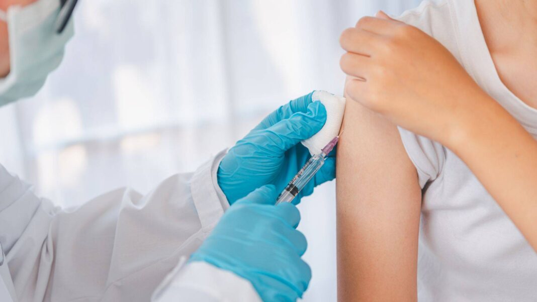 tiêm vắc-xin cúm