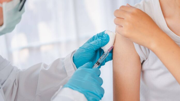 tiêm vắc-xin cúm