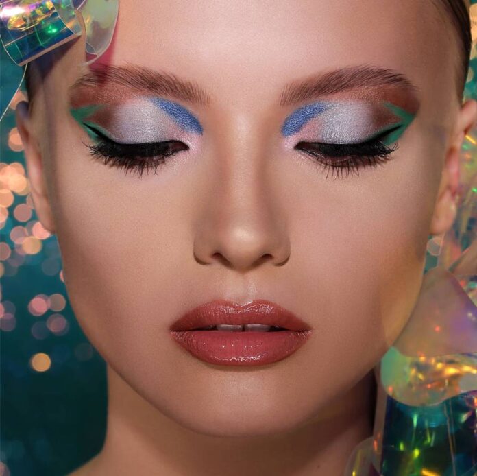 Kẻ mắt họa tiết