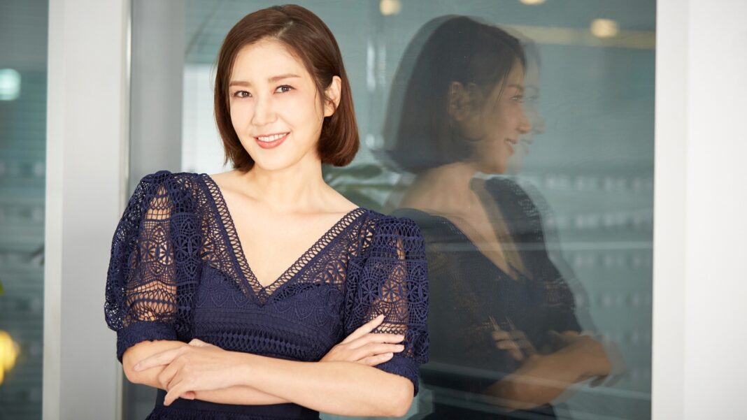 Nữ diễn viên Yoo Ho-jung trở lại màn ảnh nhỏ sau 10 năm với phim cuối tuần của KBS