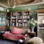 Phòng khách chứa quá nhiều đồ đạc