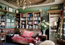 Phòng khách chứa quá nhiều đồ đạc