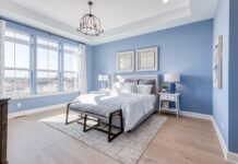 Màu sắc dịu nhẹ như xanh lá, xanh lam hay vàng nhạt là lựa chọn lý tưởng cho phòng ngủ khách