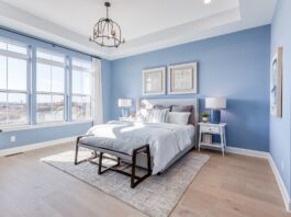 Màu sắc dịu nhẹ như xanh lá, xanh lam hay vàng nhạt là lựa chọn lý tưởng cho phòng ngủ khách